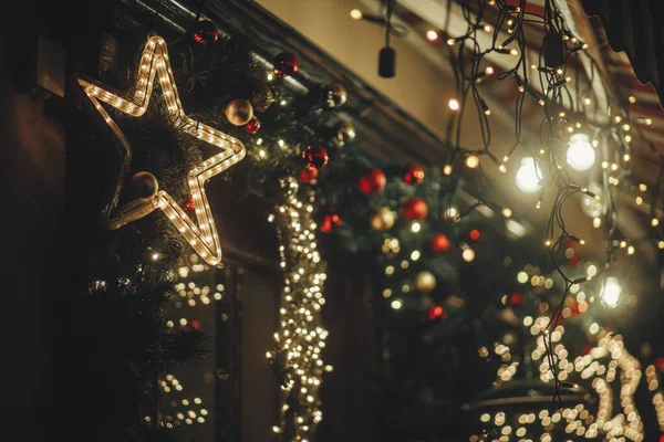 Feliz Natal Iluminação Estrela Natal Elegante Luzes Festivas Ramos Abeto — Fotografia de Stock