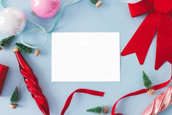 Mockup Biglietti Natale Posa Piatta Blu Biglietto Vuoto Con Spazio — Foto Stock