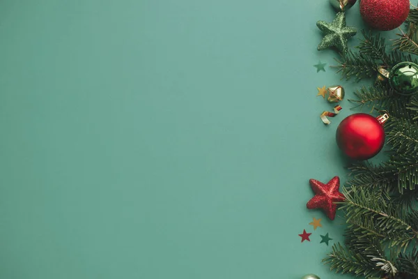 Feliz Navidad Elegante Borde Navidad Con Decoraciones Festivas Confeti Ramas —  Fotos de Stock