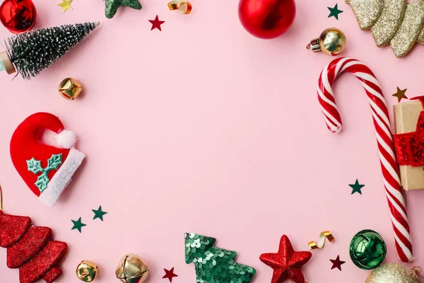 Piso Navidad Elegantes Decoraciones Navideñas Confeti Árboles Marco Sobre Fondo —  Fotos de Stock