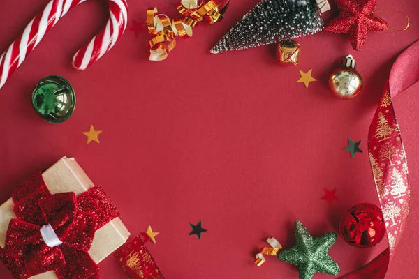 Moderno Piso Navidad Elegante Regalo Navidad Bastón Caramelo Confeti Decoraciones — Foto de Stock