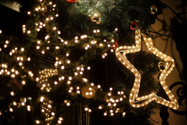 Feliz Navidad Iluminación Estrellas Navidad Con Estilo Luces Festivas Ramas — Foto de Stock