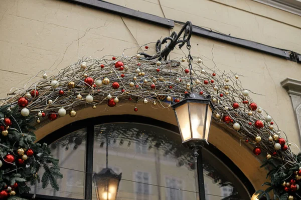 Élégantes Boules Branches Rouges Dorées Noël Sur Vieille Porte Avec — Photo
