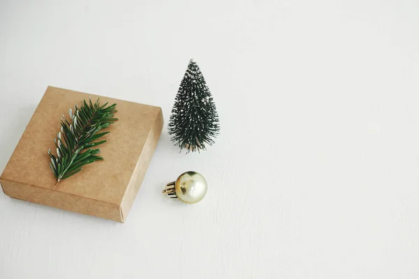 Stylish Eco Christmas Gift Boxes White Table Simple Craft Christmas — Stock Photo, Image