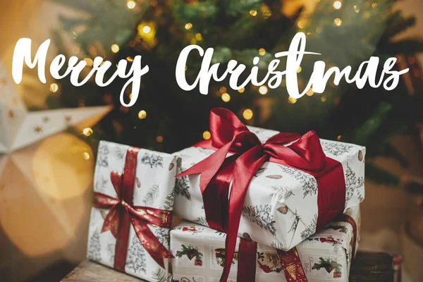 Feliz Natal Sinal Texto Presente Natal Elegante Fundo Árvore Natal — Fotografia de Stock