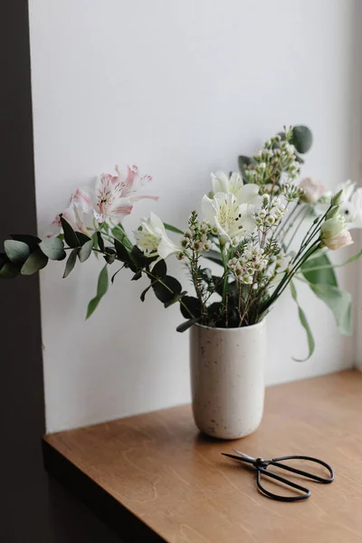 Beautiful Fresh Flowers Scissors Wooden Background Floral Arrangement Stylish Bouquet — Stock Photo, Image