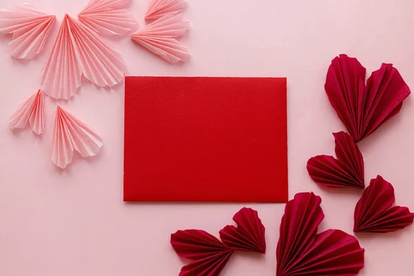 Empty Red Card Stylish Pink Hearts Flat Lay Pink Paper — Zdjęcie stockowe