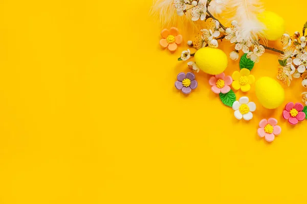Happy Easter Easter Flat Lay Eggs Colorful Flowers Feathers Blooming — Stockfoto