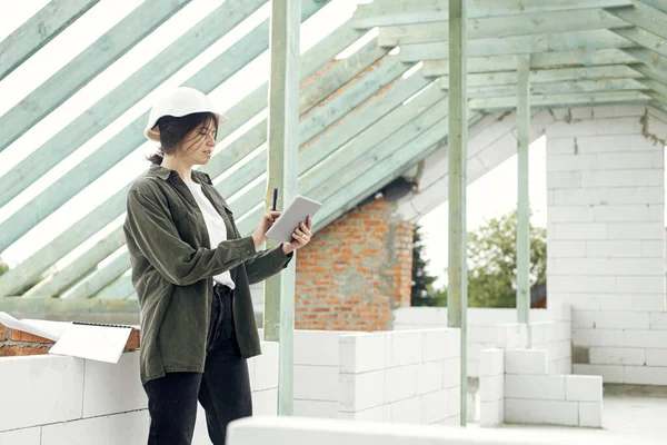 Young Female Architect Tablet Checking Blueprints Wooden Roof Framing Modern — Stock Photo, Image