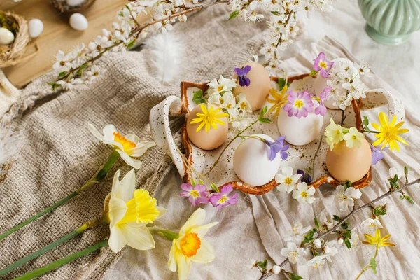 Stylish Easter Eggs Blooming Spring Flowers Linen Fabric Background Happy — 图库照片