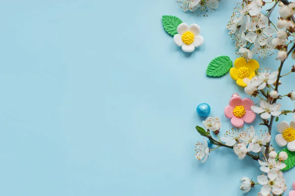Happy Easter Easter Candy Flowers Blooming Cherry Branch Flat Lay — ストック写真