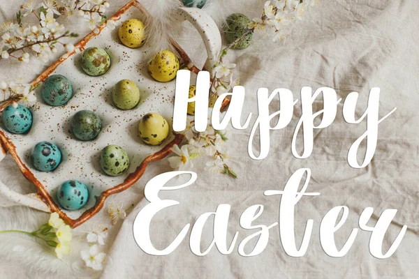 Frohe Ostern Glückwunschkarte Frohe Ostern Auf Ostereiern Und Blühende Frühlingsblumen — Stockfoto