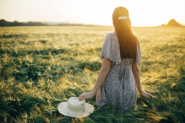 Beautiful Woman Floral Dress Walking Barley Field Sunset Light Atmospheric — Stock Photo, Image