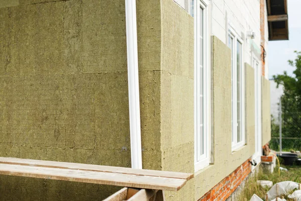 Dämmkonzept Für Das Haus Fassadendämmung Mit Mineralwolle Wärmeverbesserung Und Energieeinsparung — Stockfoto