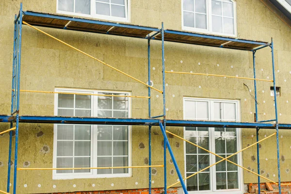 Fassadendämmung Mit Mineralwolle Wärmeverbesserung Und Energieeinsparung Moderne Renovierung Des Bauernhauses — Stockfoto