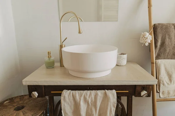 Modern Bathroom Interior Modern Ceramic Sink Golden Faucet Rustic Stand — Stock Photo, Image