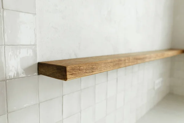Holzregal Auf Rustikalem Weißen Wandhintergrund Der Modernen Küche Vorlage Eines — Stockfoto