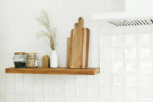 Houten Plank Met Rustieke Snijplank Theepot Decor Moderne Keuken Nieuw — Stockfoto