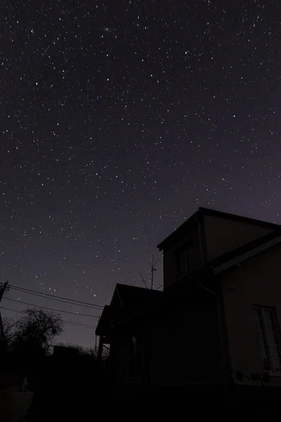 Geweldige Nachthemel Met Sterren Boven Moderne Boerderij Prachtige Sterrenhemel Melkwegstelsel — Stockfoto