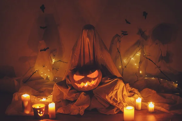 Gruseliges Gespenst Das Jack Laterne Dunkeln Hält Gruselig Stimmungsvolle Halloween — Stockfoto