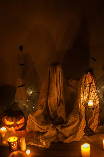 Doce Travessura Fantasma Assustador Segurando Lanterna Escuro Decorações Assustadoras Dia — Fotografia de Stock