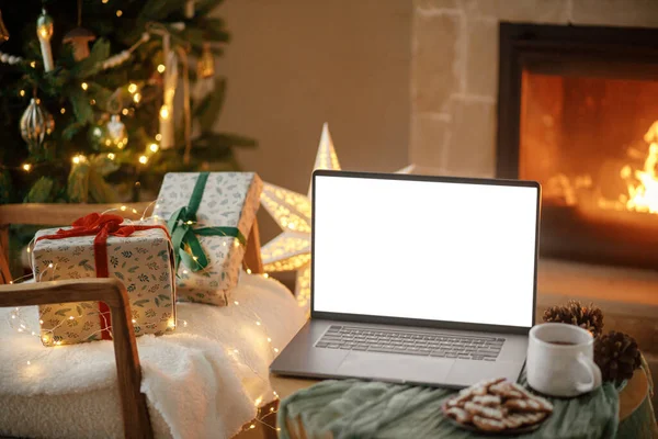 Julhandel Nätet Och Försäljning Laptop Med Tom Skärm Och Eleganta — Stockfoto