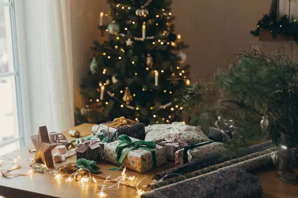 Joyeux Noël Cadeau Noël Élégant Papier Emballage Festif Rubans Ciseaux — Photo