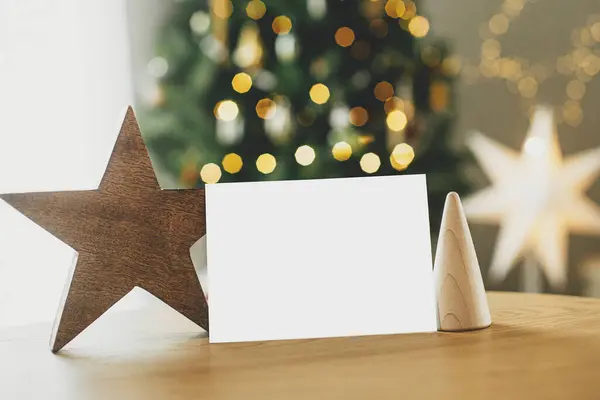 Χριστουγεννιάτικη Κάρτα Mock Κενό Ευχετήρια Κάρτα Ρουστίκ Ξύλινο Δέντρο Και — Φωτογραφία Αρχείου
