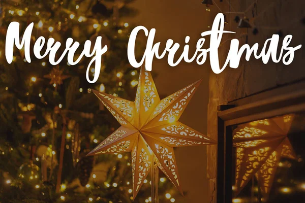 Feliz Texto Natal Estrela Natal Elegante Iluminado Árvore Natal Com — Fotografia de Stock