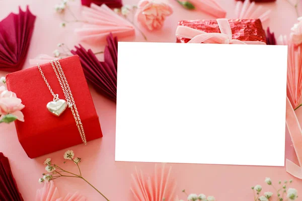Valentinstagskartenattrappe Platz Für Text Leere Grußkarte Stilvolle Rosa Und Rote — Stockfoto