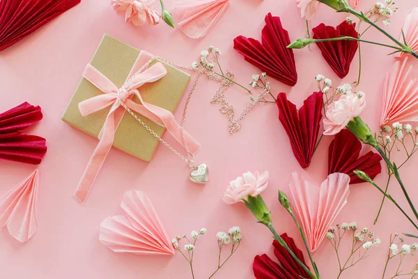 Dia Dos Namorados Flat Lay Composição Corações Rosa Vermelha Elegante — Fotografia de Stock