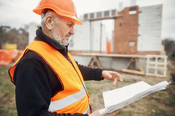 Senior Man Engineer Construction Worker Hardhat Looking Blueprints Building New — Stock Photo, Image