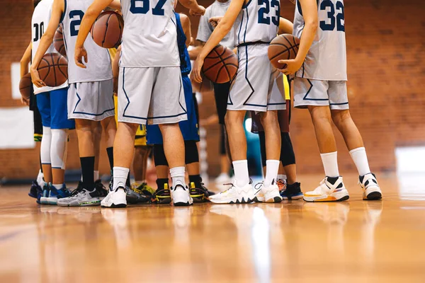 Styrka Enighet Basketlag Huddling Tillsammans För Seger Ungdomsspelare Basketlaget Samlas — Stockfoto