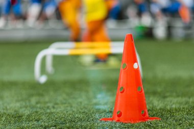 Gençlik Çevikliği ve Koordinasyon Tatbikatları Spor Konisi. Futbol, Futbol ve Atletizm İçin Temel Ekipman