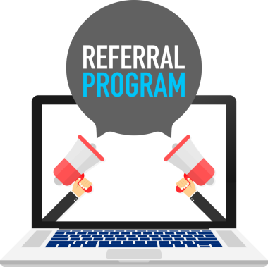 Dizüstü bilgisayar ekranı. El ele tutuşan megafon. Konuşma balonundaki son haber metni. hisse illüstrasyonu.