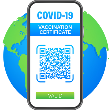 Akıllı telefondan dijital aşı sertifikası. QR kodlu telefon ekranı ve geçiş işareti aşılandı. Sağlık pasaportu. hisse illüstrasyonu