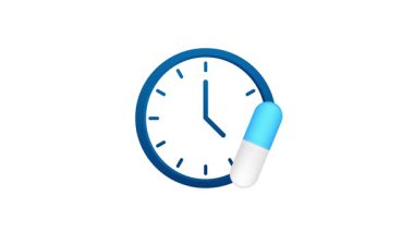 Hap kullanan saat, beyaz ve yeşil ekran arkaplanında, sağlık, tıp ve program kavramları için ideal