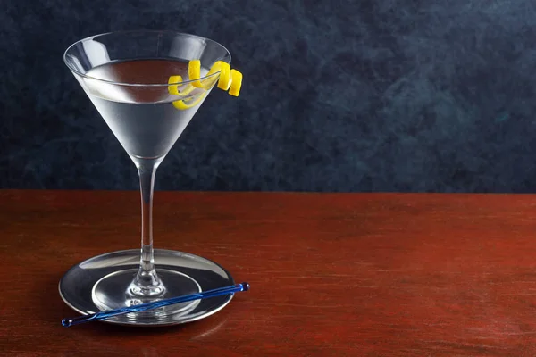Classic Gin Vodka Martini Cocktail Agitato Con Tocco Limone Bar — Foto Stock