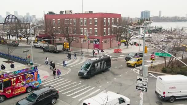 Манхэттен Нью Йорк Сша 2023 Оживленный Перекресток Авеню Улице Умеренным — стоковое видео