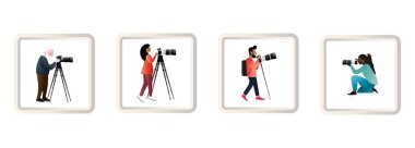 Dört fotoğrafçı profesyonel kameralar ve tripodlar kullanıyor, çeşitli ortamlarda görüntüler yakalıyorlar, fotoğrafçılık konusundaki tutkularını ve uzmanlıklarını sergiliyorlar.