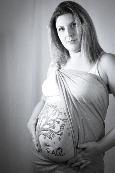 Eight Months Pregnant Woman Bright Dress Drawing Her Belly Copy — Foto Stock