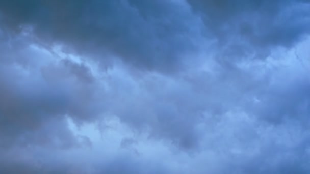 Esta Uma Filmagem Nuvens Tempestuosas Que Quebram Formação Para Revelar — Vídeo de Stock