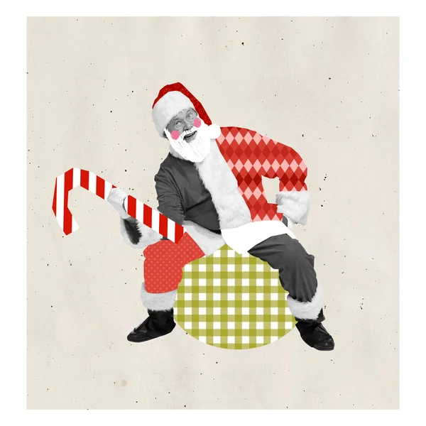 Collage Zeitgenössischer Kunst Älterer Mann Bild Des Weihnachtsmannes Mit Christbaumschmuck — Stockfoto
