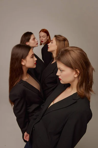 Portré Fiatal Gyönyörű Nők Fekete Kabát Piros Rúzs Smink Pózol — Stock Fotó