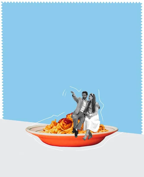 フードポップアート写真 現代美術 パスタに座っている若いカップル 男と女と創造的なデザイン 夕食の日だ 創造性 レトロなスタイルの概念 相補的な色 — ストック写真