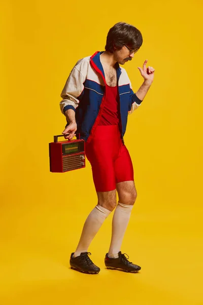 Retrato Homem Com Bigode Posando Sportswear Vintage Shorts Ciclismo Vermelho — Fotografia de Stock