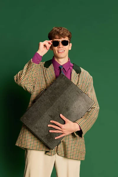 Affärsman Studio Film Ung Man Vintage Mode Stil Kostym Poserar — Stockfoto
