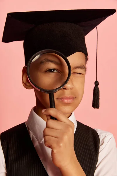 Look World Magnifying Glass Curious School Age American African Boy — Stock Fotó