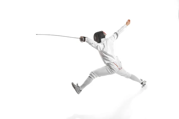 Retrato Dinâmico Atleta Masculino Traje Esgrima Com Espada Mão Ação — Fotografia de Stock