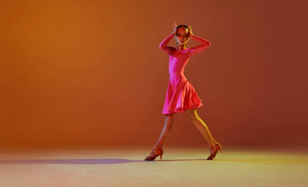 Jive Estudio Niña Años Edad Niño Escenario Festivo Baile Baile —  Fotos de Stock